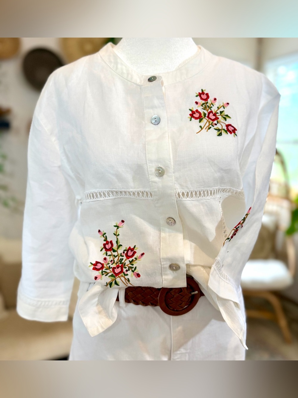 Vintage 100% Linen Top Cottage Coastal Floral Embroidered Button Down Shirt S
